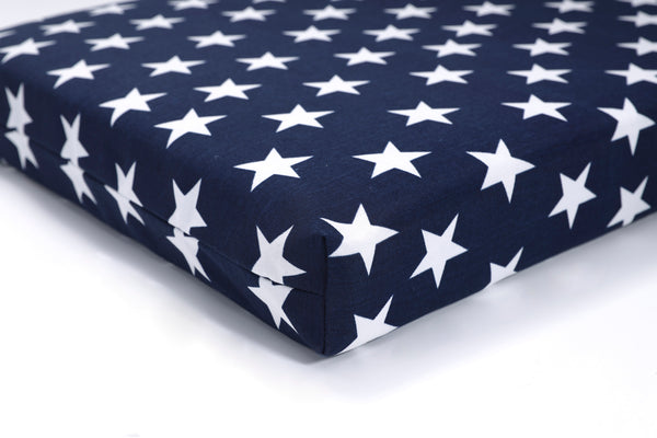 Pillow Perfect Schaukelkissen Macey Americana – 114x46 Cm, Blau Mit Sternen, Für Innen & Außen, Wasserbeständig